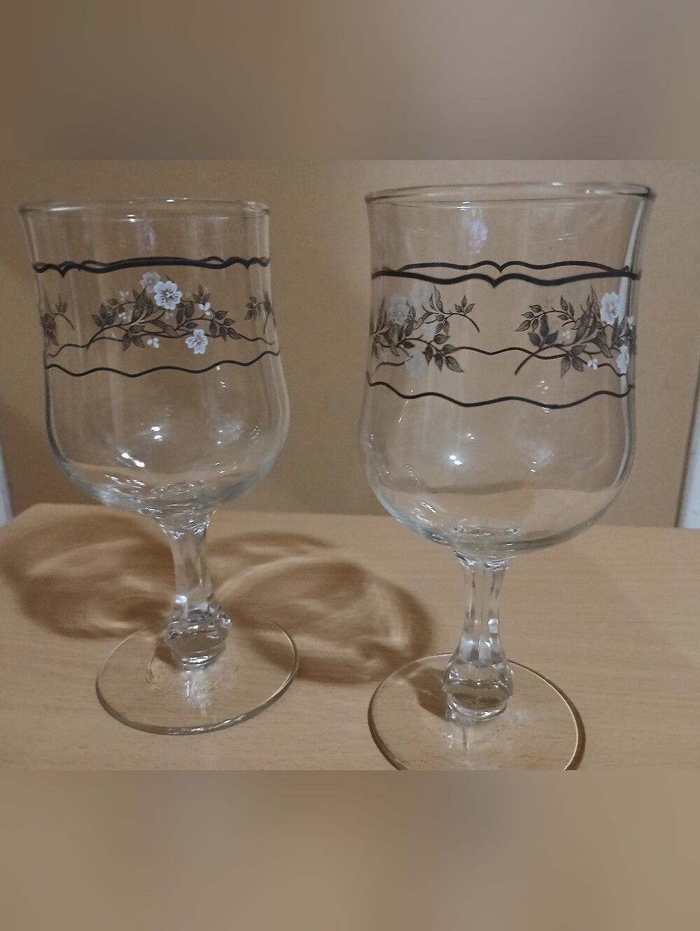 Elegant Floral Wine Clear Glasses - Set of 2